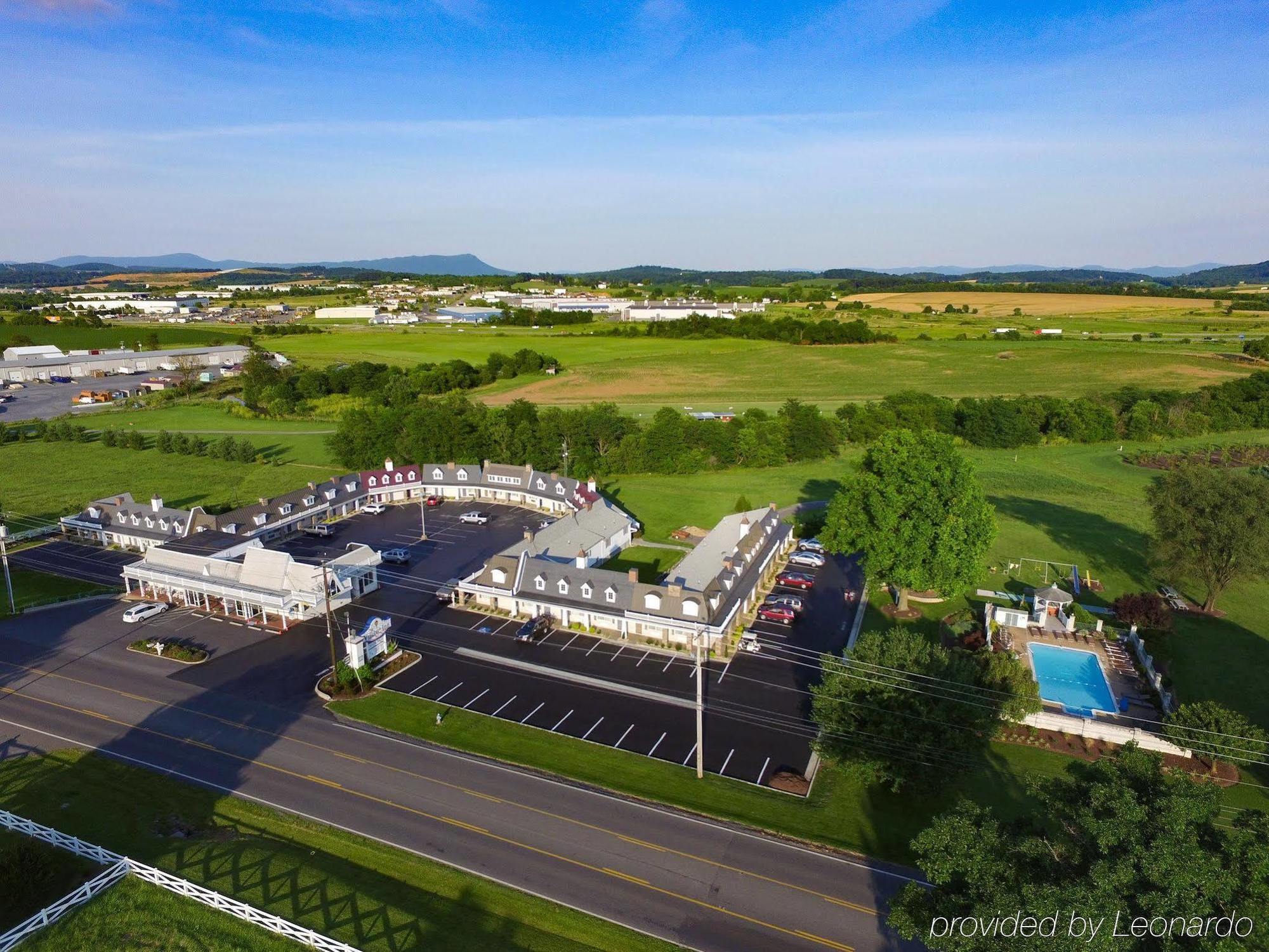 The Village Inn Харисонбург Екстериор снимка